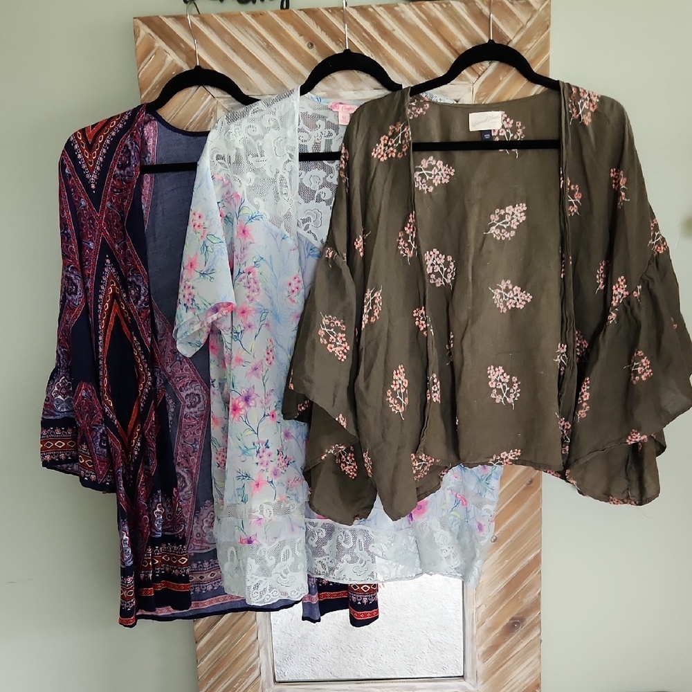 Universal Thread Women's Tops - Multicolor Floral and Geometric Designs